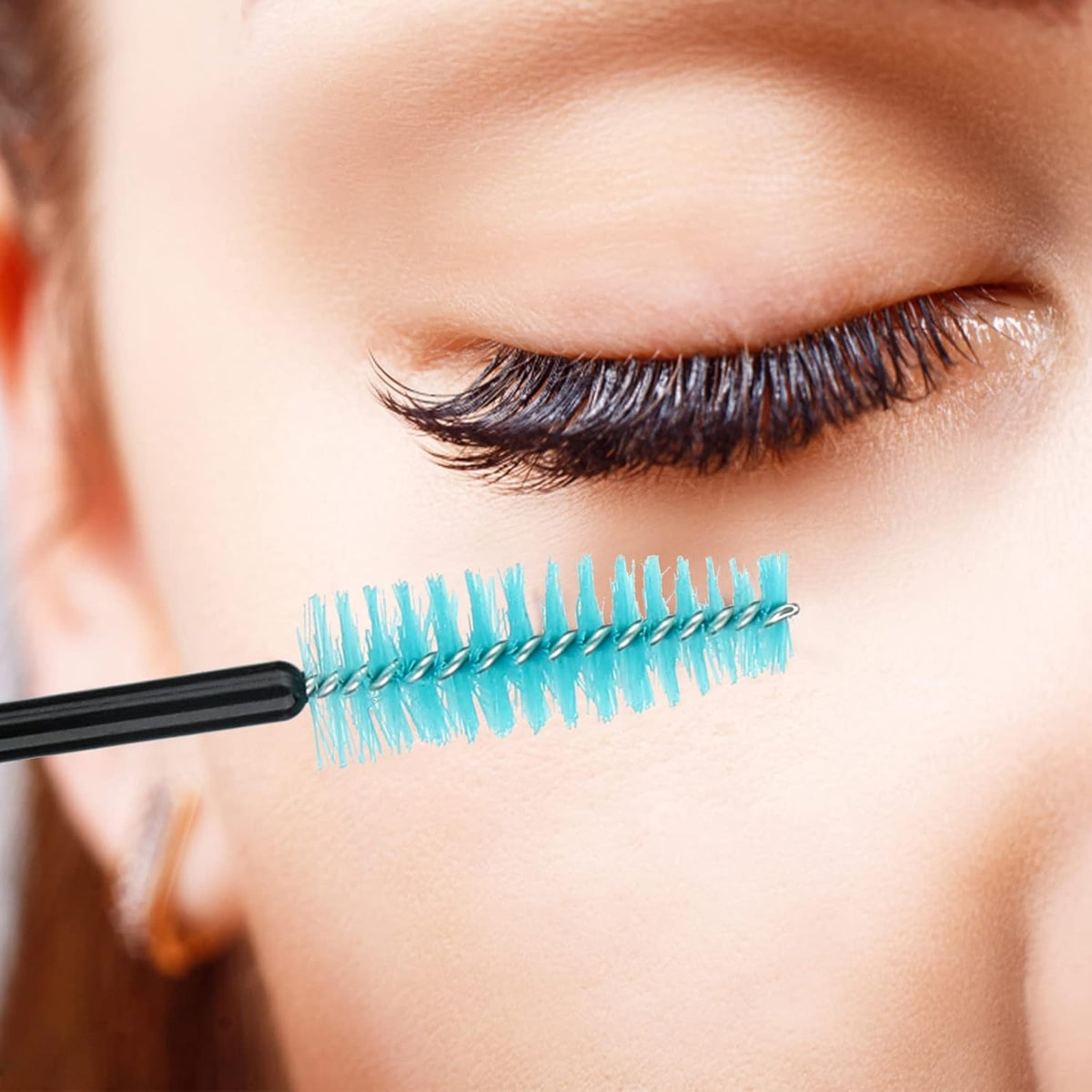 G2PLUS 100PCS Disposable Eyelash Brushes, Adjustable Mascara Wands Makeup Applicator, Lash Spoolies Brushes for Eyelash Extensions and Eyebrows (Blue)