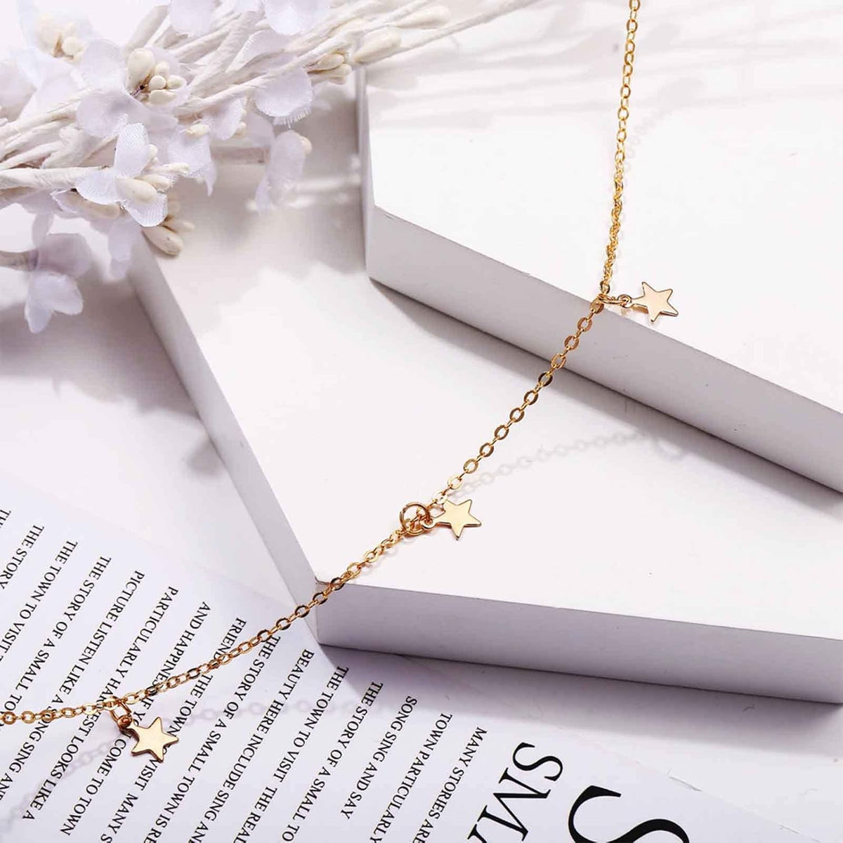 Boho Star Choker Necklace Gold Dangle Star Necklace Minimalist Collar Necklace Tiny Dangle Necklace Chain Jewelry for Women and Girls