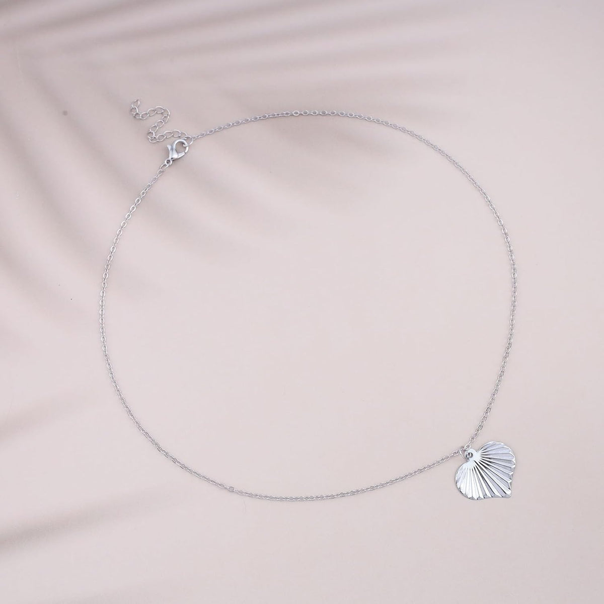 Boho Heart Pendant Necklace Gold Heart Necklace Vintage Heart Love Pendant Necklace Textured Heart Chain Necklace Minimalist Heart Charm Necklace Jewelry for Women and Girls