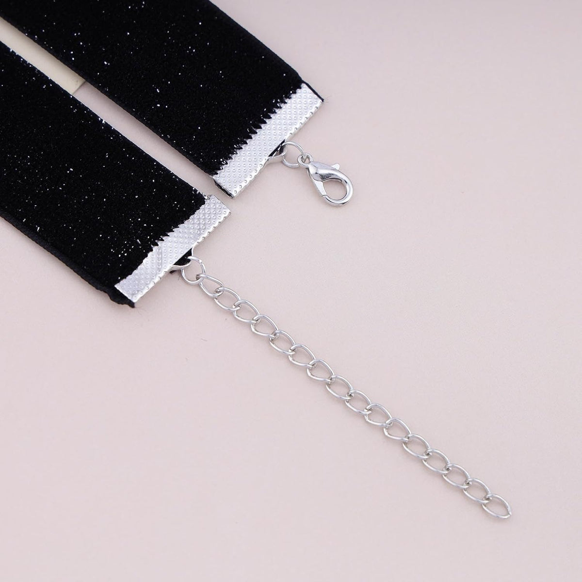 Black Velvet Choker Necklace Goth Balck Spider Dark Neckalce Punk Spider Velvet Suede Neckalce Dark Spider Pendant Necklace Jewelry for Women and Girls Gifts