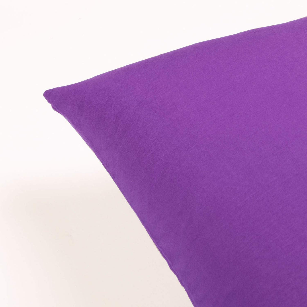 FLXXIE Microfiber Pillow Cases Queen Size Set of 2, Soft Pillowcases with Envelope Closure, Wrinkle Resistant Pillow Covers, 20x30, Purple