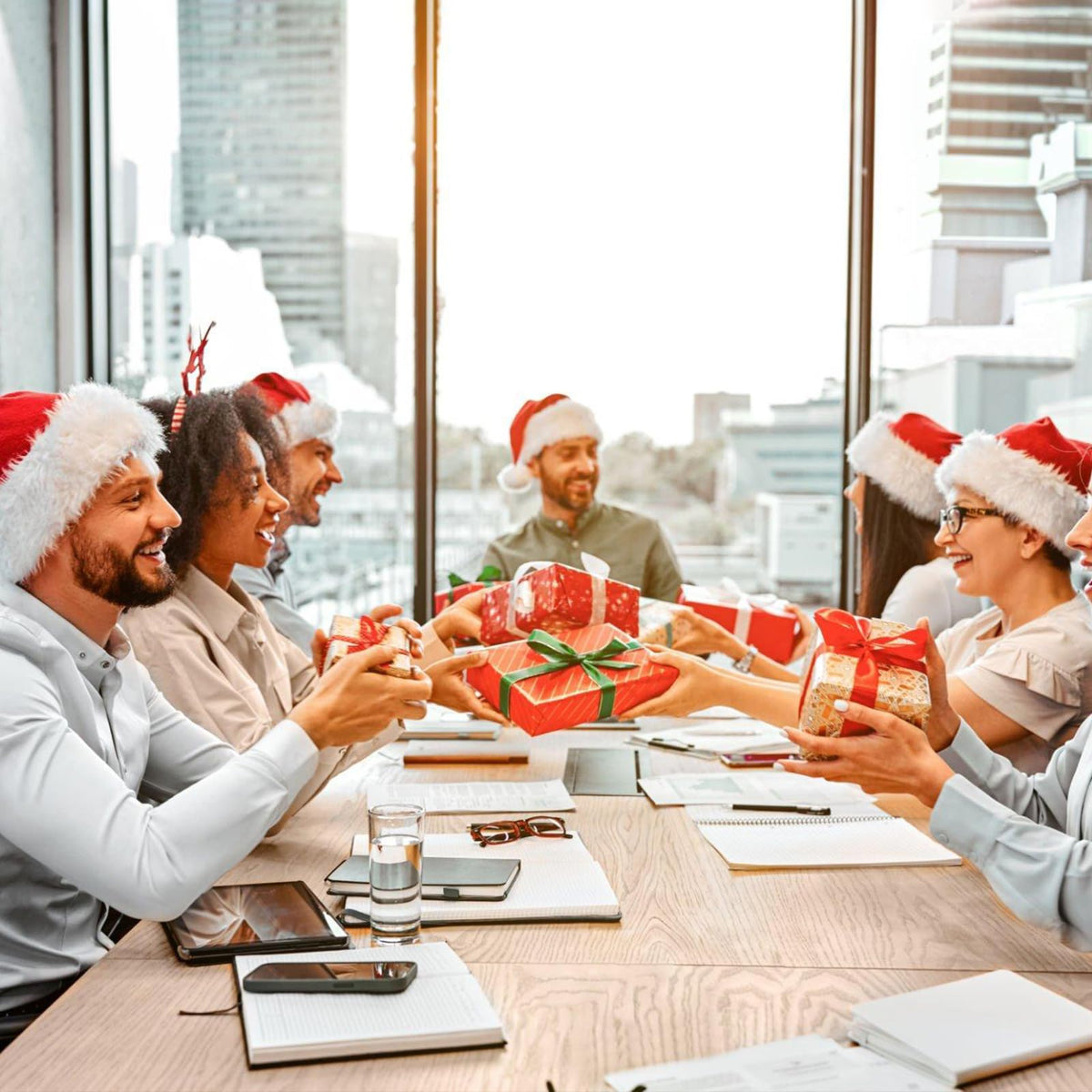 Iioscre Santa Hat Christmas Hats for Adults, Xmas Holiday Unisex Classic Santa Claus Hat for Holiday Party