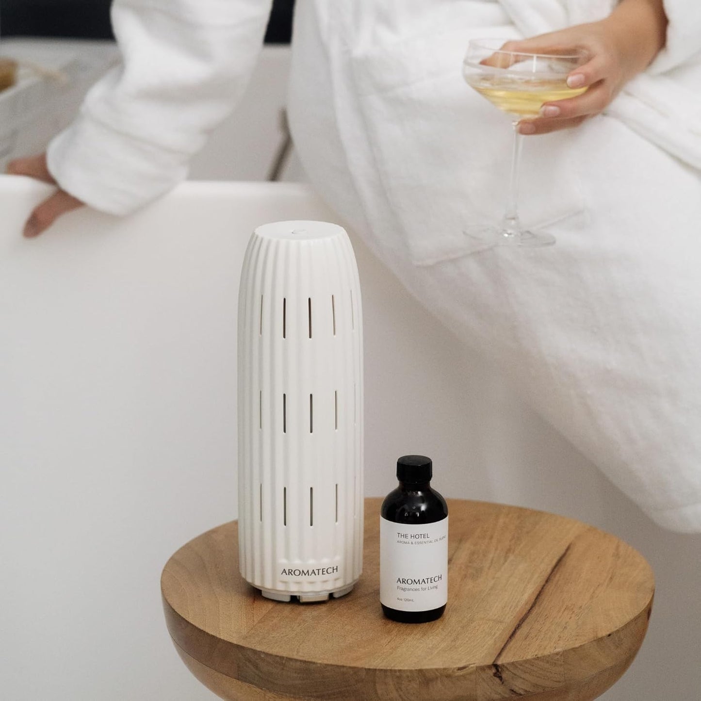 AromaTech The Hotel Aroma Essential Oil Blend: Luxury Hotel Inspired Aromatherapy with Lemon, Lavender, Peach & Pine for Ultrasonic Diffusers & Nebulizers - 4 fl oz, 120 mL