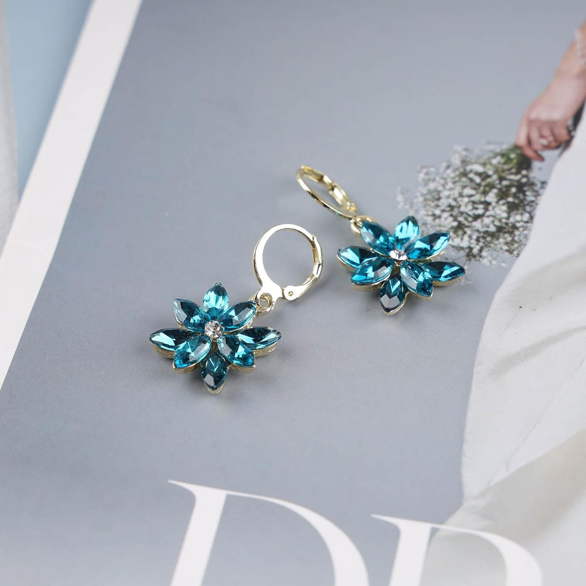 Vintage Blue Crystal Flower Earrings Sapphire Drop Earrings Rhinestone Flower Hoop Earrings Blue Gem Flower Stud Earrings Jewelry for Women