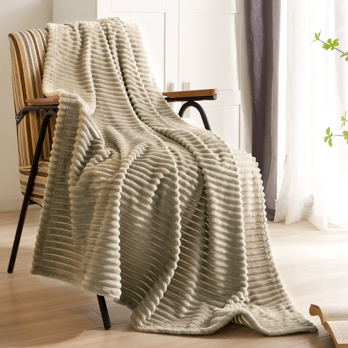 Geniospin Fleece Blanket Queen Size – 280GSM Super Soft Lightweight Bed Blanket with Strip, 3D Ribbed Jacquard, Plush Fuzzy Cozy Microfiber, Warm and Breathable (Taupe, 90x90 inches)