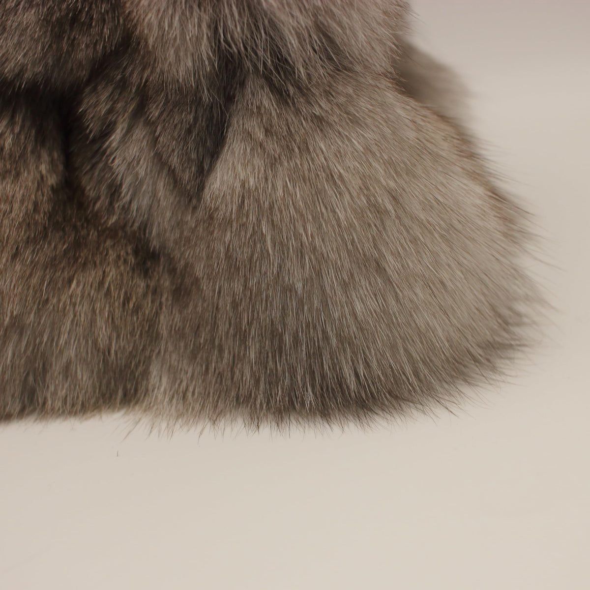 Luxurious Fashion Natural Fox Fur with Hair Handbag for Women and Ladies (White, Small) (Gray)