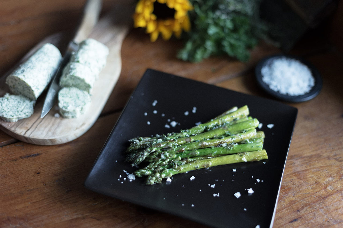 Flaky Sea Salt - 8.8 oz of Large Flake Salt - Hand Harvested on Vancouver Island - Perfect for Seasoning, Baking, Cooking, and Finishing - All Natural Flaked Salt